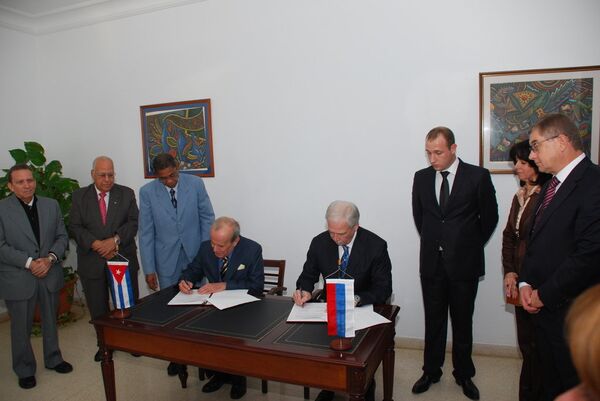 Ricardo Alarcon and Boris Gryzlov sign inter-parliamentary cooperation pact - Sputnik International
