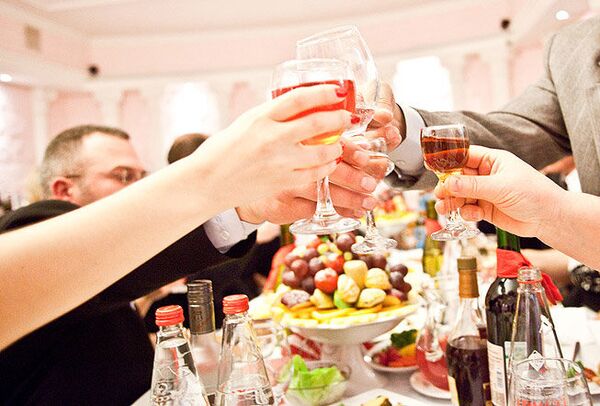 Employees ‘Forced’ to Go to New Year Party - Sputnik International