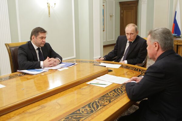 Prime Minister Vladimir Putin meets with Sergei Shmatko and  Boris Gromov  - Sputnik International