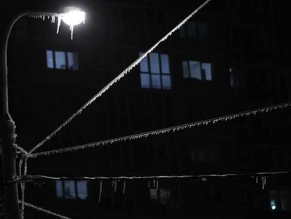 Massive blackouts began in the Moscow Region on December 26 after an ice storm - Sputnik International
