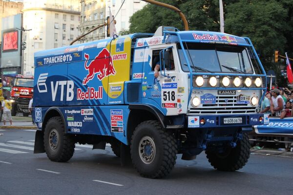 The Kamaz truck of the Russian team Kamaz-Master riding through Buenos Aires' streets during the Dakar 2011 rally opening ceremony - Sputnik International