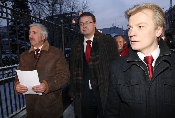 Rymashevsky(far right), 35, was one of six Belarusian ex-presidential candidates who were detained in Minsk on December 19 after taking part in a rally against the results of the election. - Sputnik International