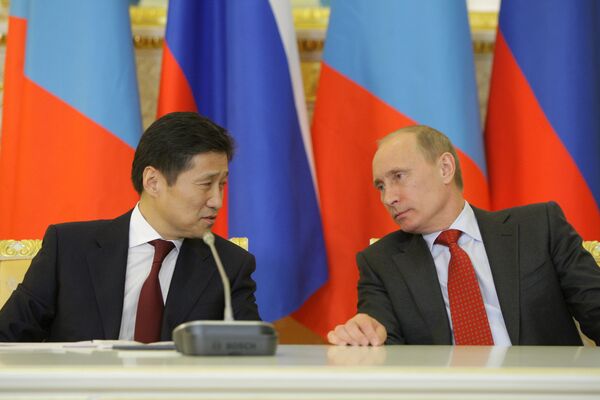 Russian Prime Minister Vladimir Putin and his Mongolian counterpart Sukhbaataryn Batbold. December 14, 2010 - Sputnik International