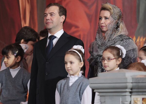 Medvedev congratulates all Orthodox believers, Russians with Christmas - Sputnik International