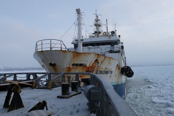 Russian icebreaker nears 2nd trapped ship in Sea of Okhotsk - Sputnik International