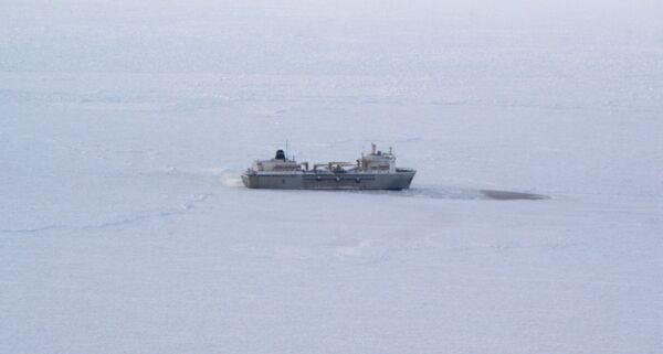 Russian icebreakers start rescue of ice-trapped refrigerator ship in Okhotsk Sea - Sputnik International