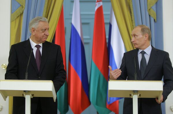 Mikhail Myasnikovich and  Vladimir Putin - Sputnik International