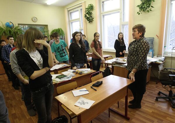 Warning on falling education standards as Moscow school loses license - Sputnik International