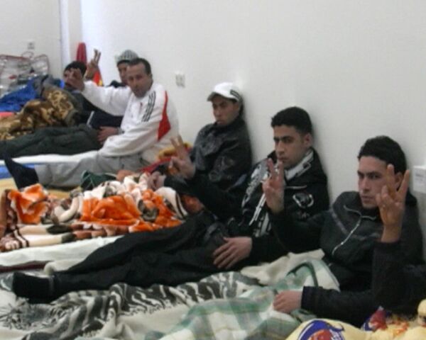 Hundreds of immigrants stage hunger strike at Athens University  - Sputnik International