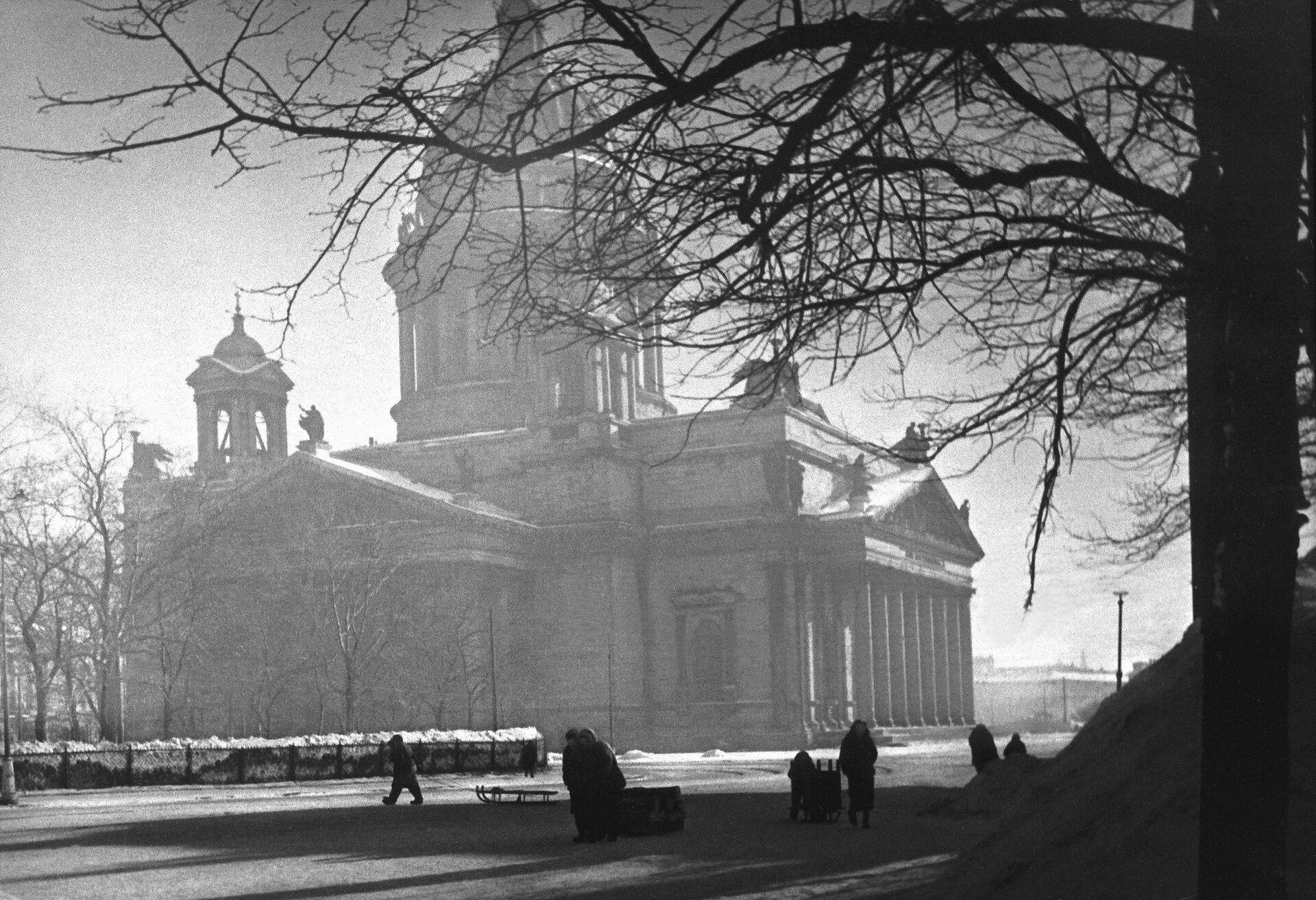 Ленинград в дни блокады в 1943 году - Sputnik International, 1920, 23.01.2023