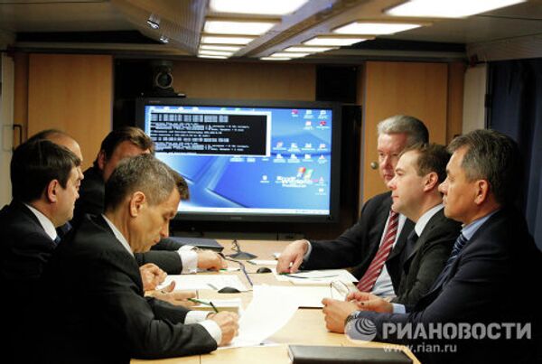 Medvedev deep in Moscow metro - Sputnik International