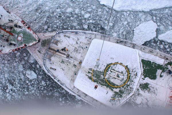 Russian icebreakers end rescue effort in Sea of Okhotsk - Sputnik International