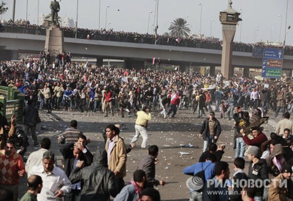 Mass clashes between pro- and anti-Mubarak protesters in Cairo   - Sputnik International