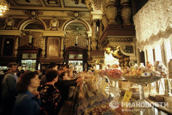 Yeliseyev grocery store: A luxurious food temple - Sputnik International