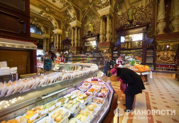 Yeliseyev grocery store: A luxurious food temple - Sputnik International