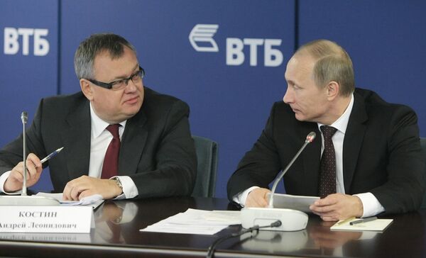 Andrei Kostin and Vladimir Putin - Sputnik International