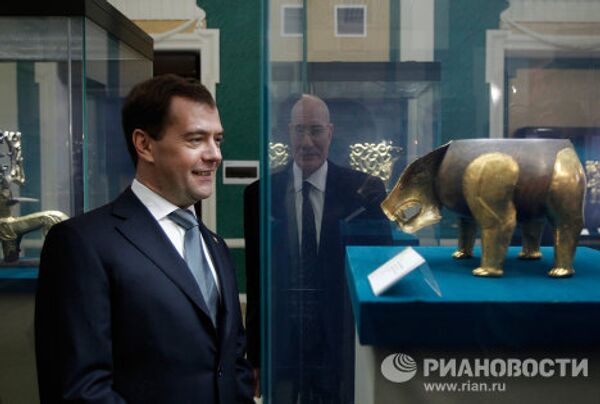 Dmitry Medvedev visits the Ufa Museum of Archaeology and Ethnography - Sputnik International