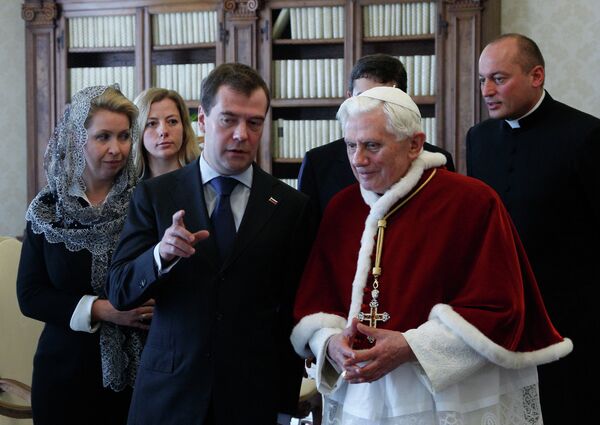 Russian President Dmitry Medvedev and Pope Benedict XVI - Sputnik International