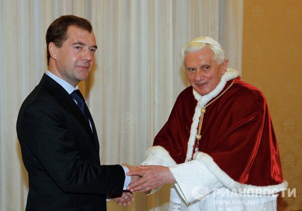 President Medvedev meets with Pope and Berlusconi in Rome - Sputnik International