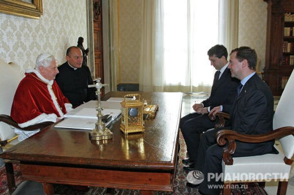 President Medvedev meets with Pope and Berlusconi in Rome - Sputnik International