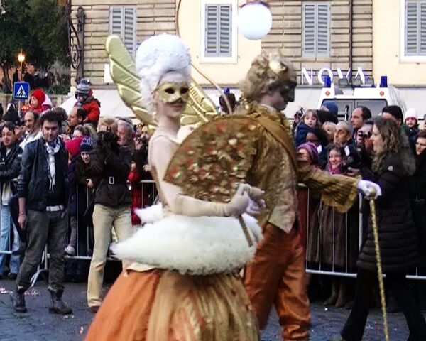 Medieval noblewomen and Roman legionaries fill Rome’s streets - Sputnik International