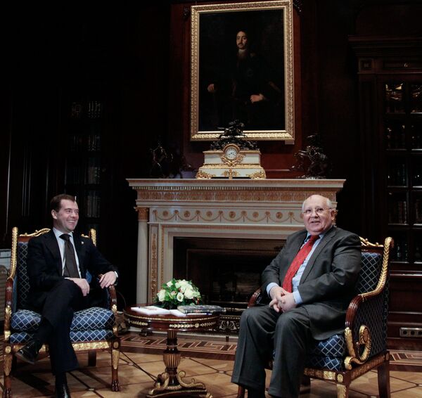 Dmitry Medvedev meets with Mikhail Gorbachev - Sputnik International