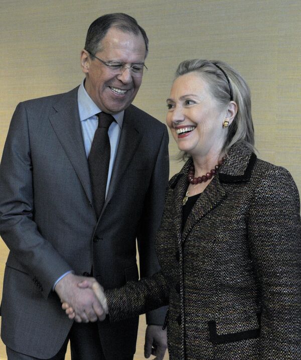 Hillary Clinton and counterpart Sergei Lavrov - Sputnik International