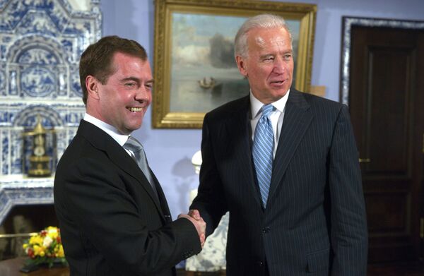 Dmitry Medvedev and Joe Biden - Sputnik International