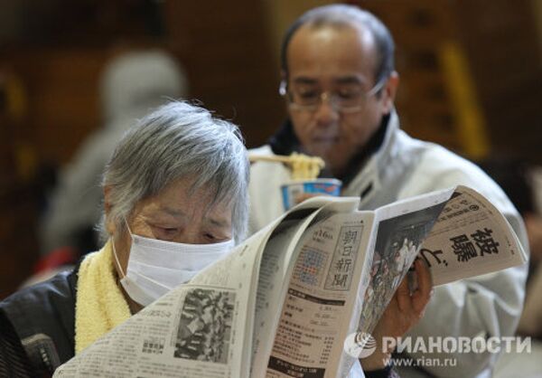 Japanese quake victims find refuge in a sports hall - Sputnik International
