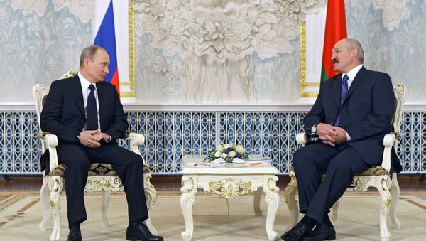 Vladimir Putin (L) and Alexander Lukashenko - Sputnik International