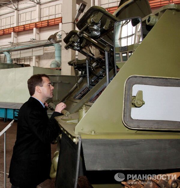 Dmitry Medvedev tries his hand as a subway driver  - Sputnik International