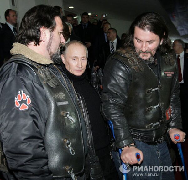 Vladimir Putin meets Belgrade bikers - Sputnik International
