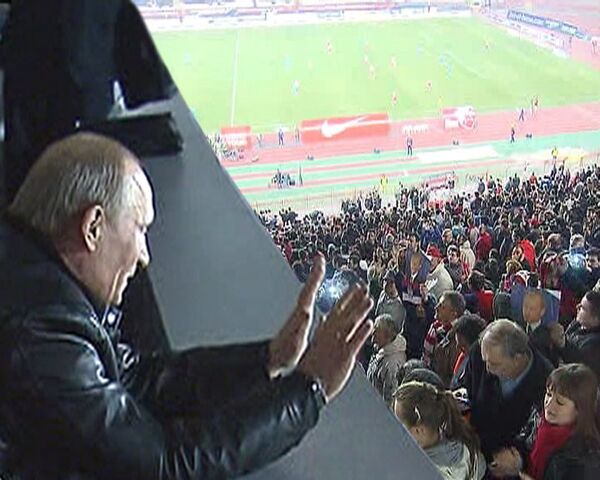 Serbian football fans sing “Katyusha” to Putin at Marakana Stadium - Sputnik International