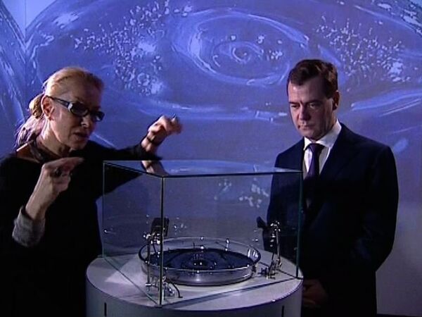 Medvedev tours multimedia art museum in Moscow - Sputnik International