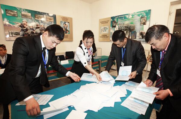 Exit polls give Nazarbayev 95% of vote in Kazakh elections - Sputnik International