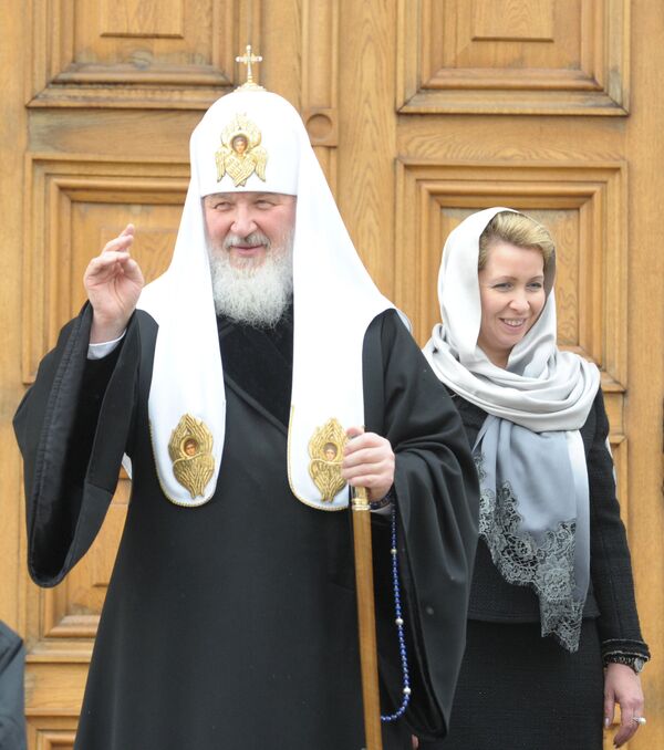 Patriarch Kirill and Svetlana Medvedev release doves on Annunciation Day  - Sputnik International