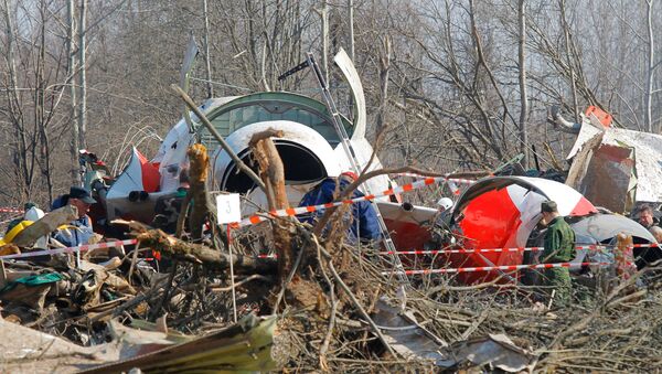 A Polish aviation expert told Radio Sputnik on Friday that attempts to blame Russian air traffic controllers for the crash of the Polish presidential plane in 2010 outside Smolensk were senseless. - Sputnik International