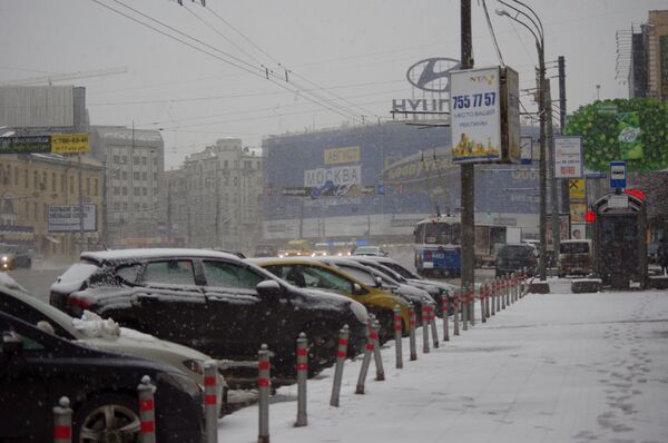 Moscow blizzard causes power cuts, accidents - Sputnik International