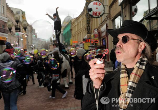 Soap bubble flashmob on Arbat Street - Sputnik International