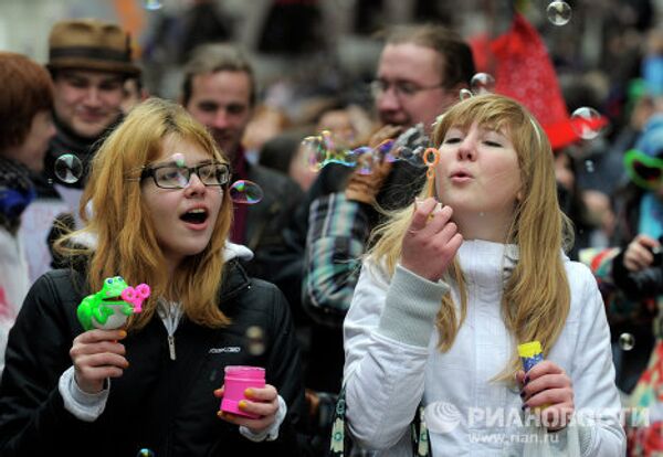 Soap bubble flashmob on Arbat Street - Sputnik International