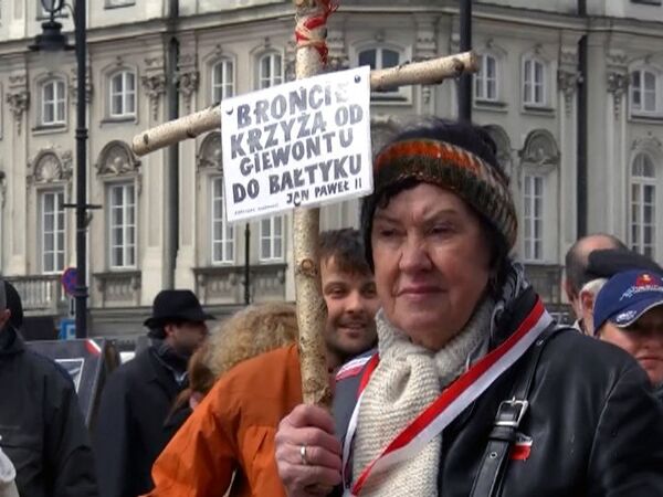 Smolensk tragedy splits Polish society – journalist - Sputnik International