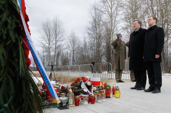 Russian President Dmitry Medvedev and his Polish counterpart Bronislaw Komorowski  - Sputnik International