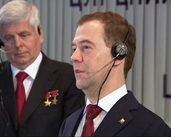 ISS crew tells Medvedev of Cosmonaut Day plans - Sputnik International