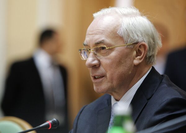 Prime Minister Mykola Azarov called on Wednesday for Ukrainians to keep their doors and windows tightly closed and conserve gas when cooking because of Ukraine's enslaving gas contract with Russia. - Sputnik International