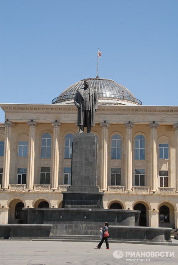 Monuments in Georgia dismantled and “modernized” - Sputnik International