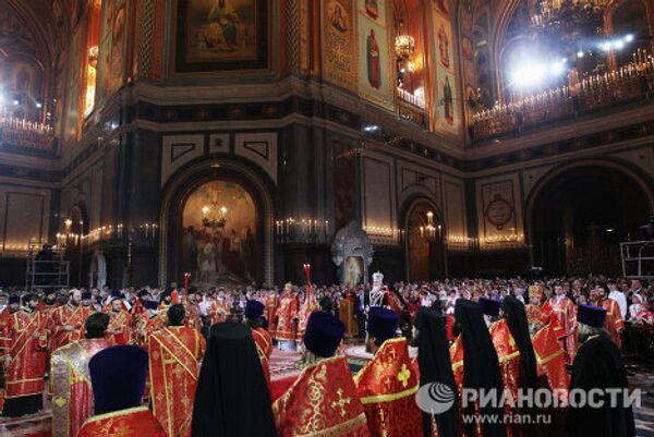 Orthodox Christians mark Easter Day at Moscow’s Cathedral of Christ the Savior - Sputnik International