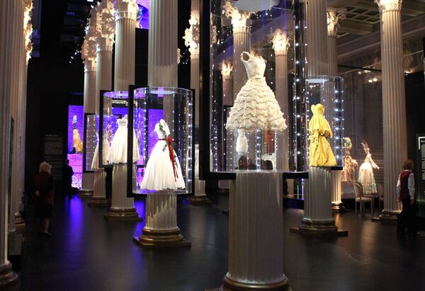 Haute couture and great art: Dior exhibition opens in Moscow - Sputnik International