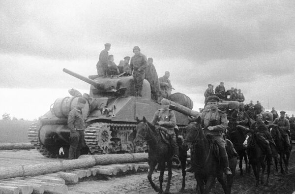 South-Western front cavalry detachment and tank unit on land-leased American Sherman tanks.Archive - Sputnik International