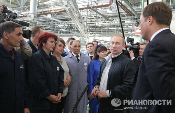 Putin tests new Russian car Lada Granta  - Sputnik International