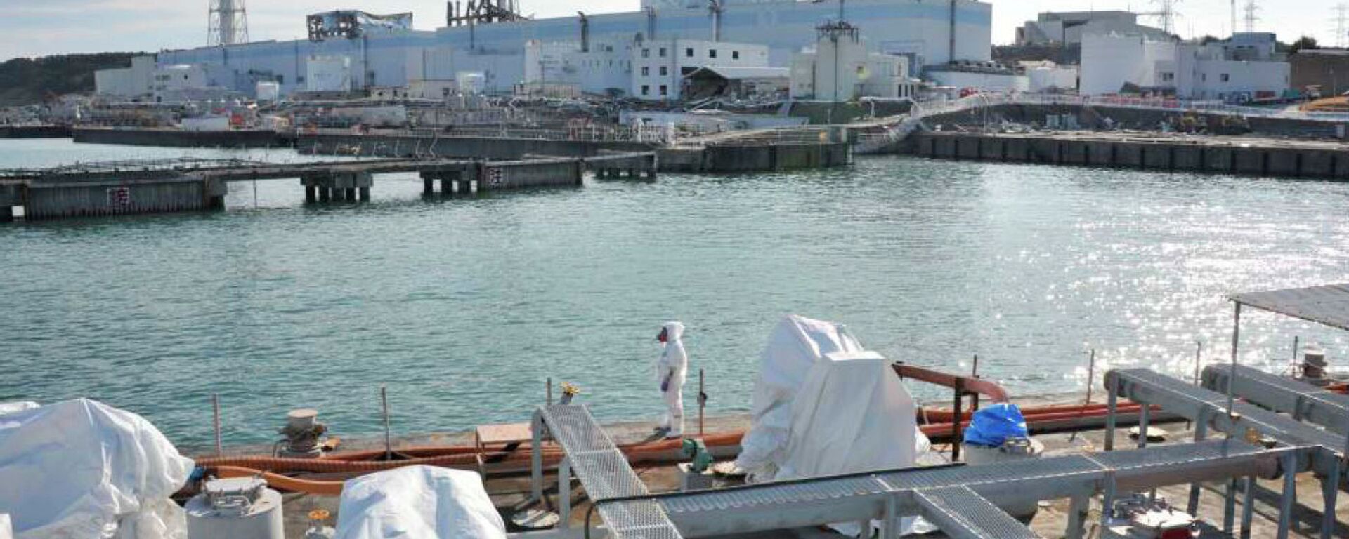 The operator of the Fukushima Daiichi power plant, which in 2011 experienced the worst nuclear disaster since Chernobyl, has no choice but to discharge a massive amount of radioactive waste into the sea - Sputnik International, 1920, 25.08.2023